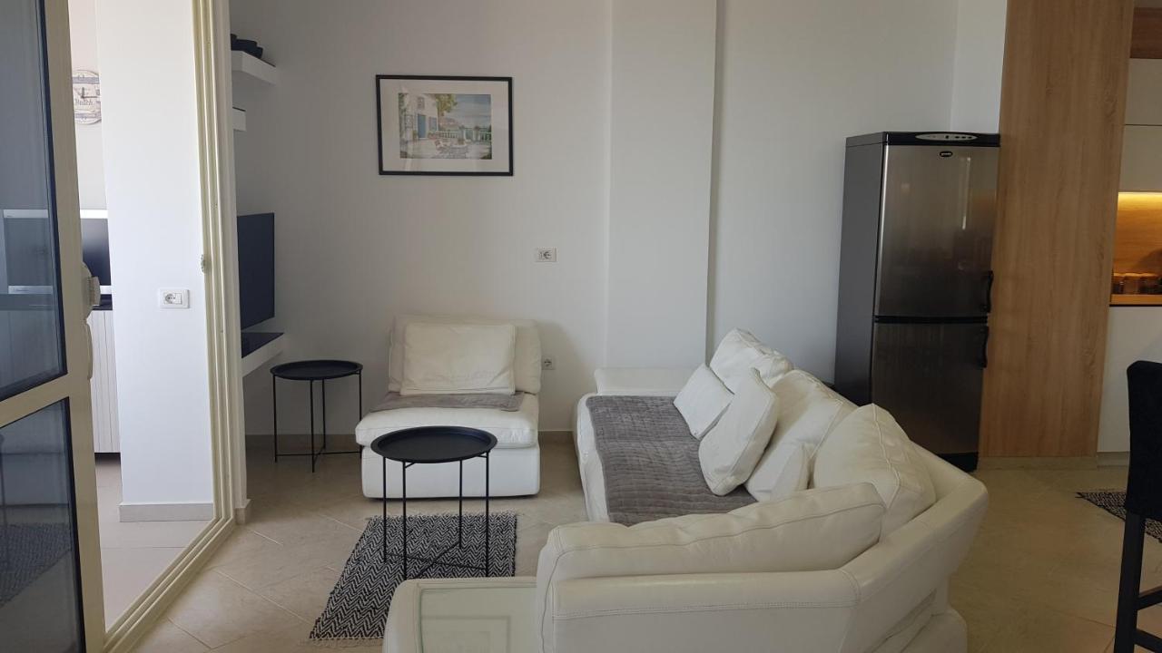 M&I Beach Apartment With Sea View Durres Ngoại thất bức ảnh