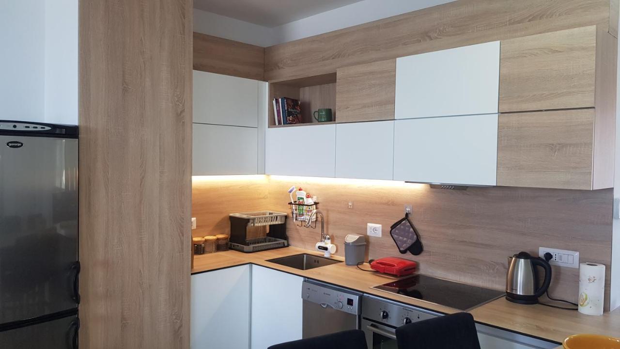 M&I Beach Apartment With Sea View Durres Ngoại thất bức ảnh
