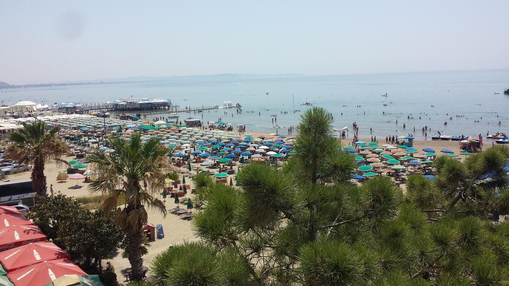 M&I Beach Apartment With Sea View Durres Ngoại thất bức ảnh