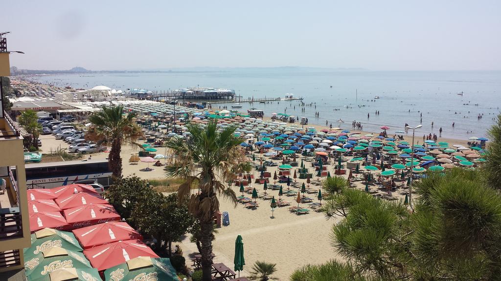 M&I Beach Apartment With Sea View Durres Ngoại thất bức ảnh